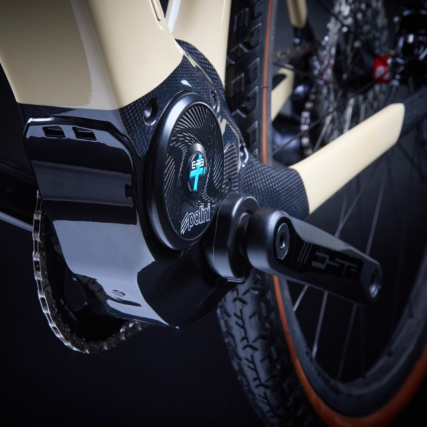 
                  
                    FYBRA GX - CARBON - WHITE PEARL - SILVER SHINY 23
                  
                