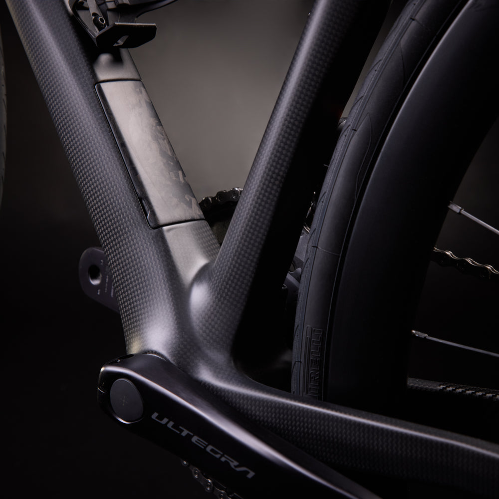 
                  
                    ITACA - DEEP EMERALD-CARBON-BLACK SHINY/MATT 25
                  
                