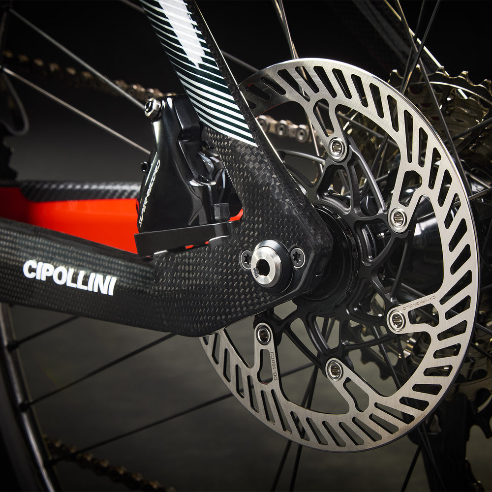 
                  
                    RB1K AD.ONE - CARBON-ANTHRACITE-RED SHINY 22
                  
                