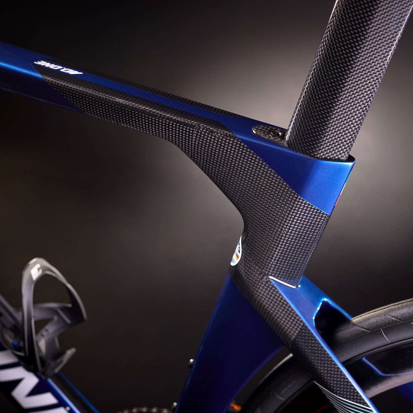 
                  
                    RB1K AD.ONE - COBALT BLUE - CARBON - WHITE SHINY 22
                  
                
