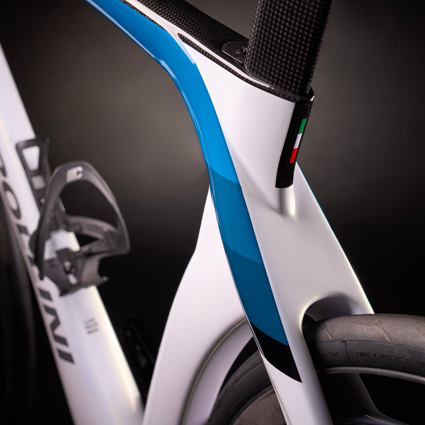 
                  
                    RB1K THE ONE - BLACK-CARBON-SILVER SHINY 23
                  
                