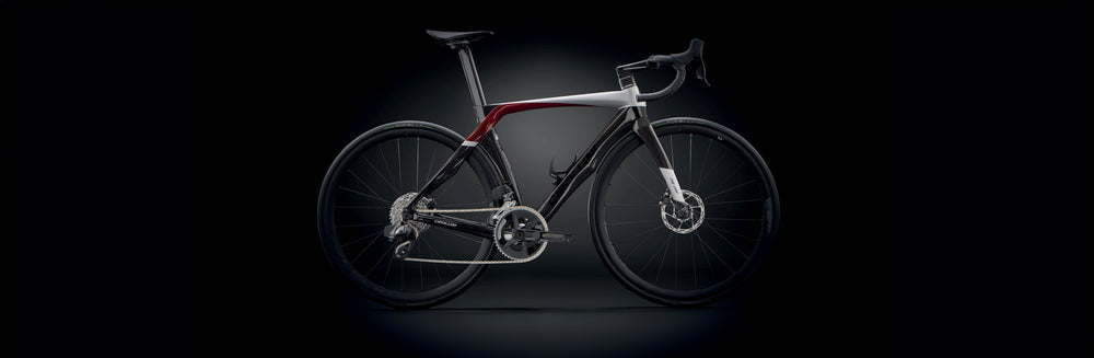 
                  
                    RB1K THE ONE - CARBON-SILVER-RED METAL SHINY 23
                  
                