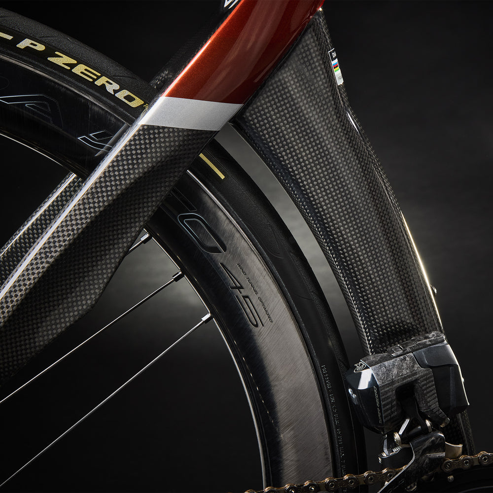
                  
                    RB1K THE ONE - CARBON-SILVER-RED METAL SHINY 23
                  
                