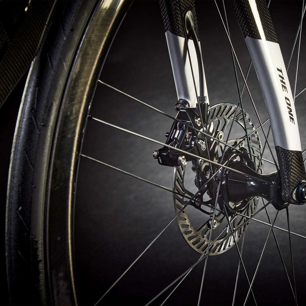 
                  
                    RB1K THE ONE - CARBON-SILVER-RED METAL SHINY 23
                  
                
