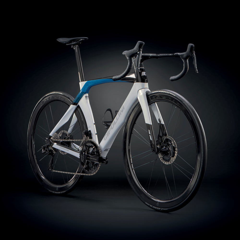 
                  
                    RB1K THE ONE - WHITE PEARL-CARBON-BLUE SHINY 23
                  
                