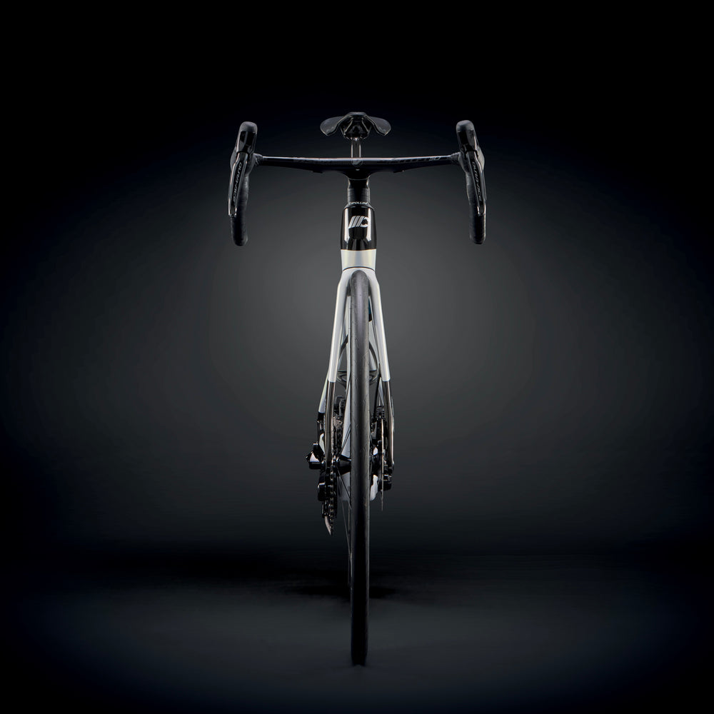 
                  
                    RB1K THE ONE - WHITE PEARL-CARBON-BLUE SHINY 23
                  
                