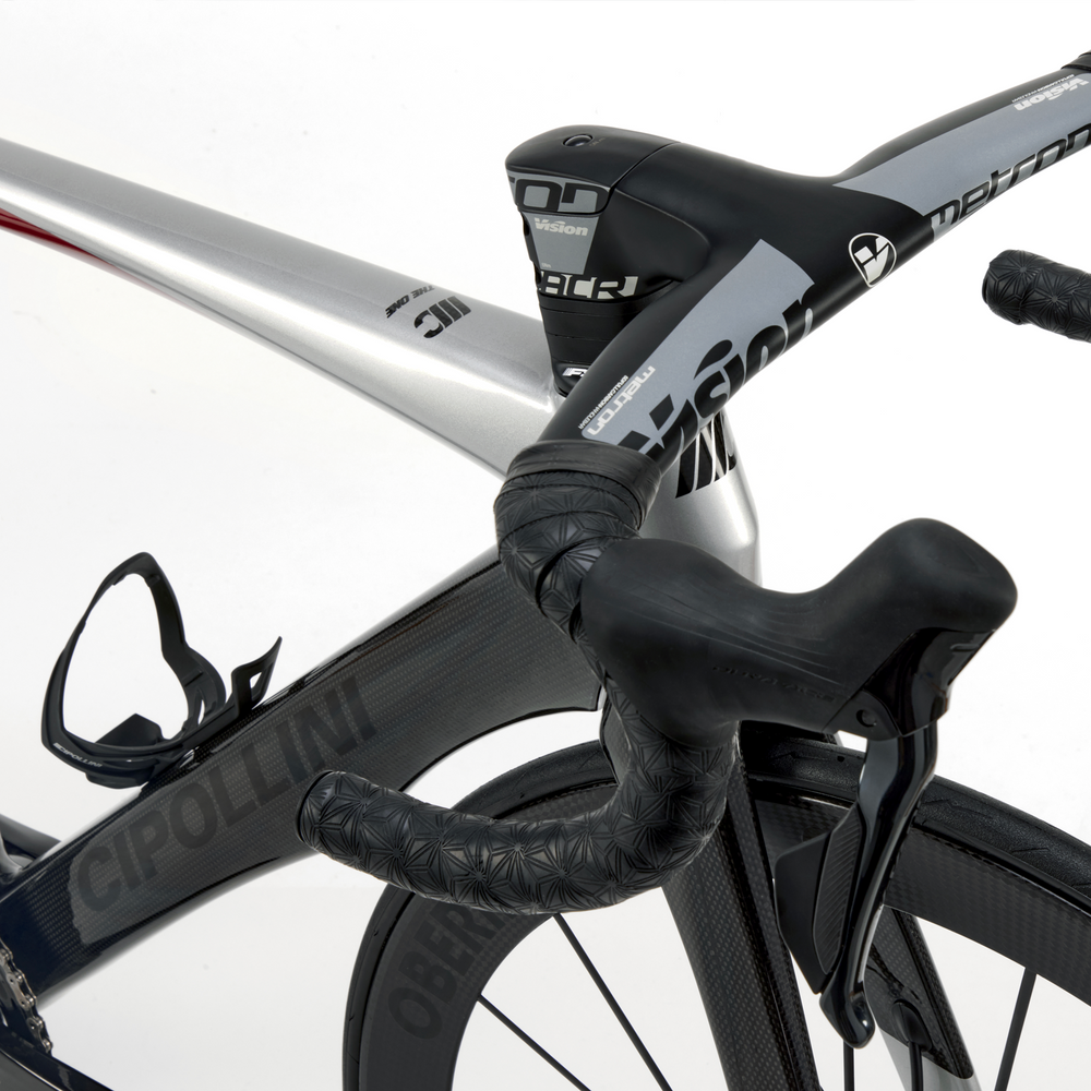 
                  
                    BIKE RB1K THE ONE DB 23 CARBON-SILVER-RED METAL SHINY 23
                  
                